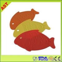 Fish shaped silicone heat resist mats