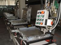 Refrigerator ground rail foaming equipment