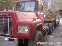 1986 red mack r model tractor