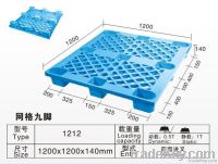 Nestable plastic pallet