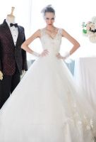 Graceful Lace Ball Gown Wedding Dress
