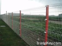 Fence with triangle bends