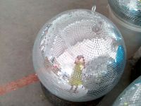 Diameter 75cm 30inch outdoor mirror ball ornaments with fiberglass core inner material