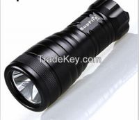 Using 3*Dry Battery Camping Waterproof IP68 Diving Torch