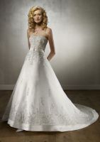 Luxury Embroidered Large tail bridal dresses RE13083