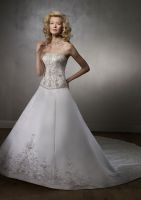 Luxury Embroidered Big tail bridal dresses RE13082