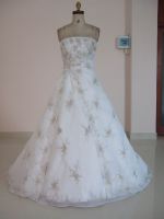 Appliqued bridal dresses RE13100