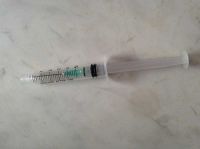 Disposable Retractable Safety Syringe for Clinical Solution Injection