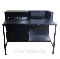 Electric and electronic mounter desk.