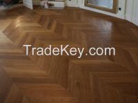 Oak wood chevron herringbone/fishbone pattern parquet flooring