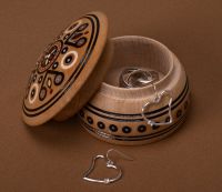 Round wooden jewelry box