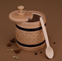 Barrel salt pot with spoon and lid