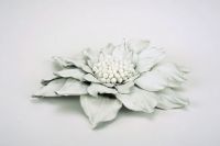 White flower brooch made Ã¢ï¿½ï¿½Ã¢ï¿½ï¿½of leather