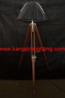 Contemporary Decorative Tripod Wood Floor Lamp (f705b)