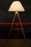 Contemporary Decorative Tripod Wood Floor Lamp (f705b)