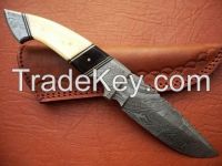 Damascus hunting knife with bull and camel horns 