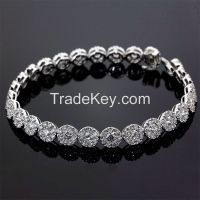 Diamond cluster bracelet 18K white gold