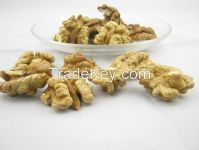 Roasted walnut kernels