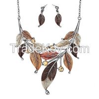 Elegant necklace with earrings